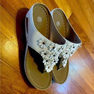 Women’s White Floral Sandals - NWOT
